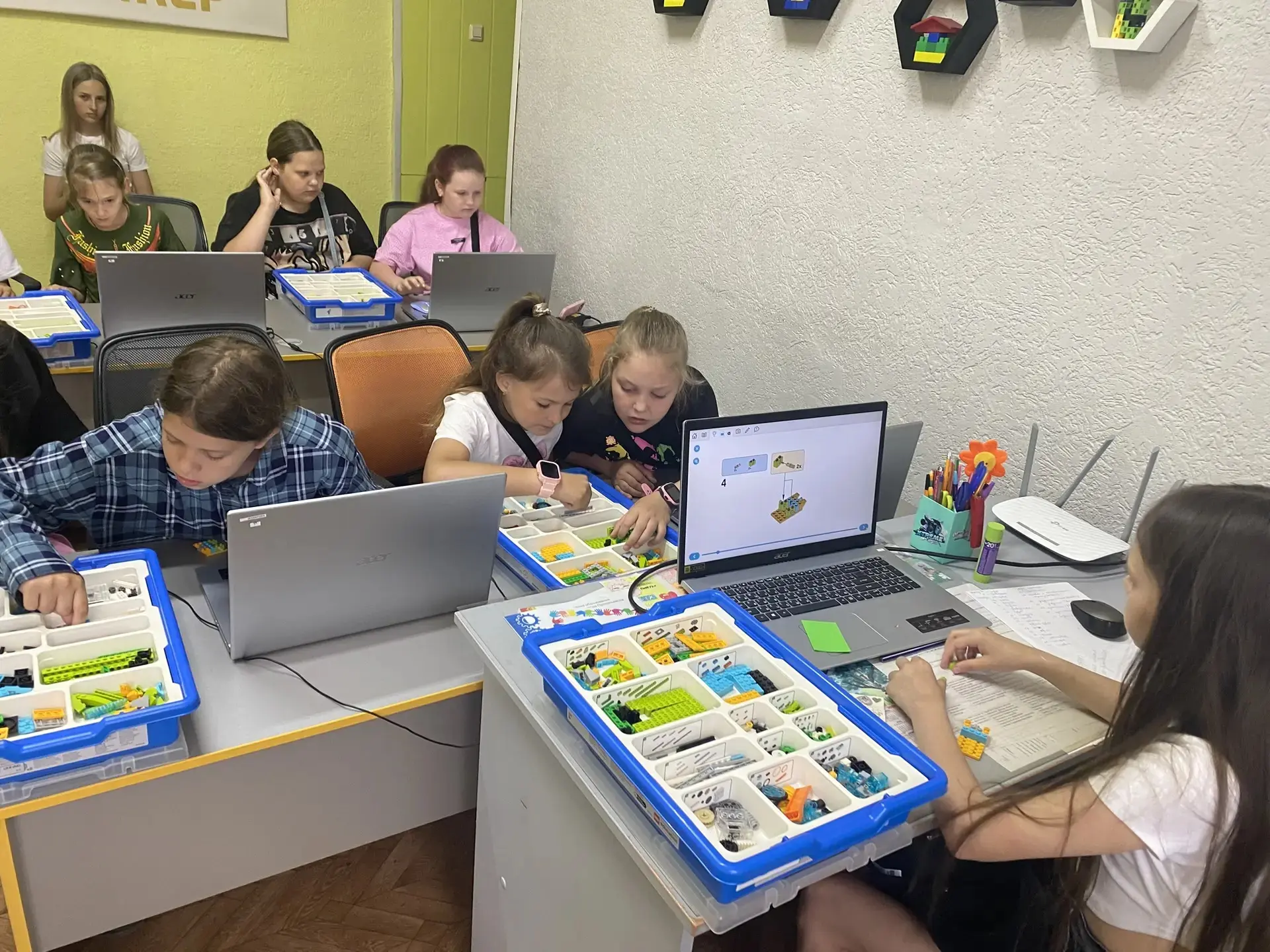 🚀 Стартовала профильная смена «ТехноЛето»! 🛠️

8 июня наши юные инженеры погрузились в мир техноло
