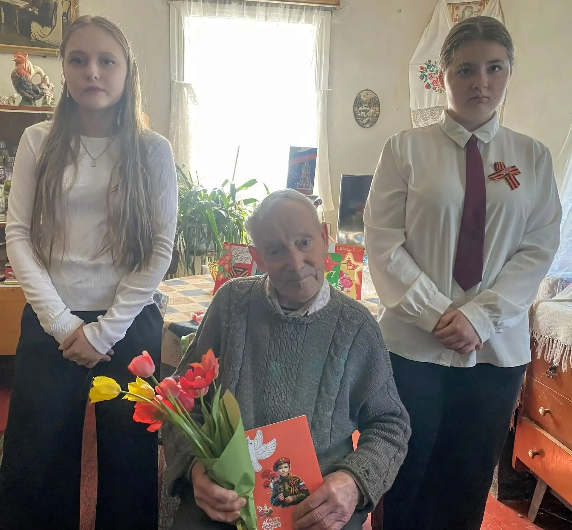 Ученики МБОУ"Соколовская СОШ" поздравили  с праздником
Победы советского народа над немецко- фашистс