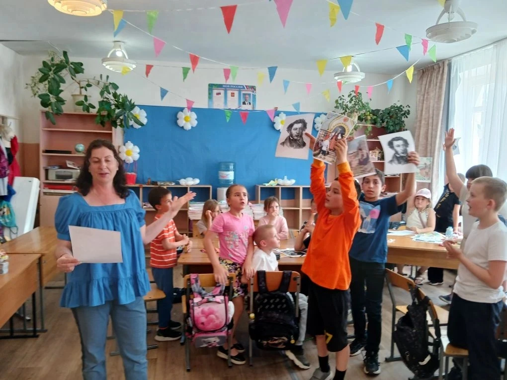 🎉 День русского языка и Пушкинский день: как мы отметили праздник в школьном лагере! 🎉

6 июня отм
