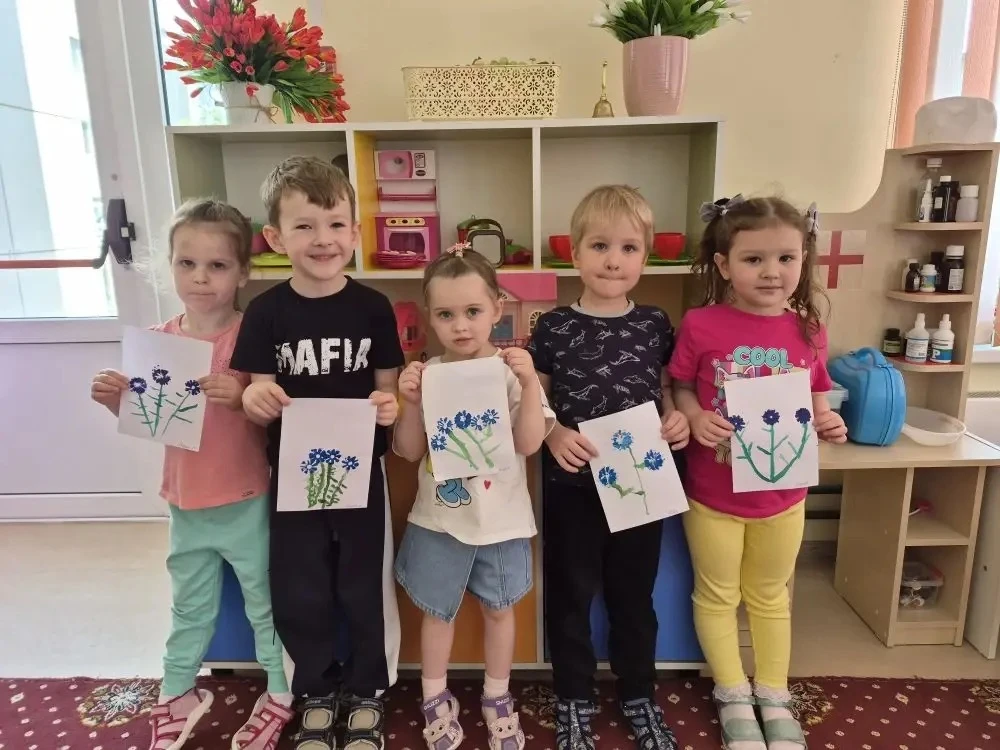ВАСИЛЬКИ, ВАСИЛЬКИ — СИНИЕ ЦВЕТЫ... 💙

А какой цветок самый скромный, но при этом такой красивый, ч