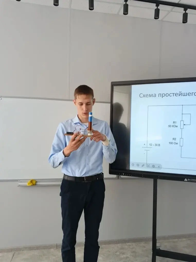 💥 Сегодня, 15 мая 2026 года, в нашей школе — день науки и творчества! 🔥

💥 В 10 классе прошла защ
