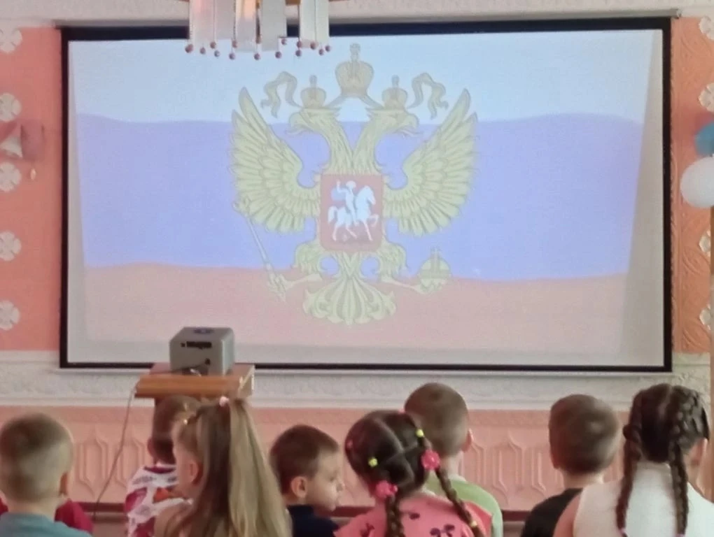 🇷🇺 С размахом, душой и гордостью: как мы отметили День России в детском саду!

Мы постарались сдел