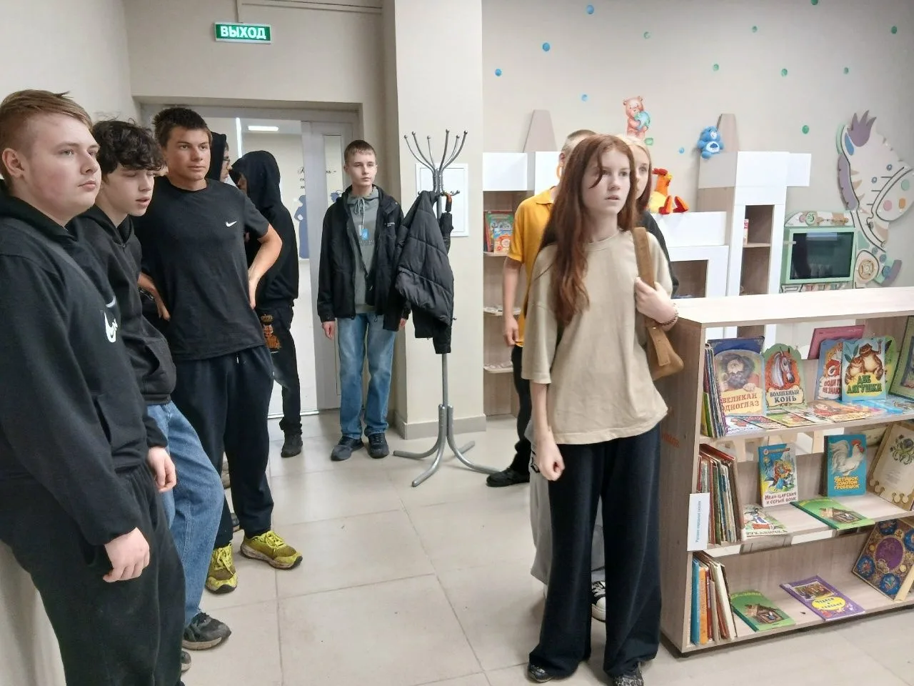 В трудовом отряде ребята не только работают, но и с пользой проводят время. Так 11 июня посетили биб