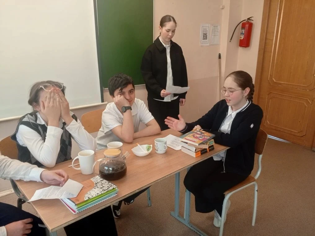 Задачу уроков литературы мы, словесники, видим прежде всего  в том, чтобы  воспитывать душу, привива