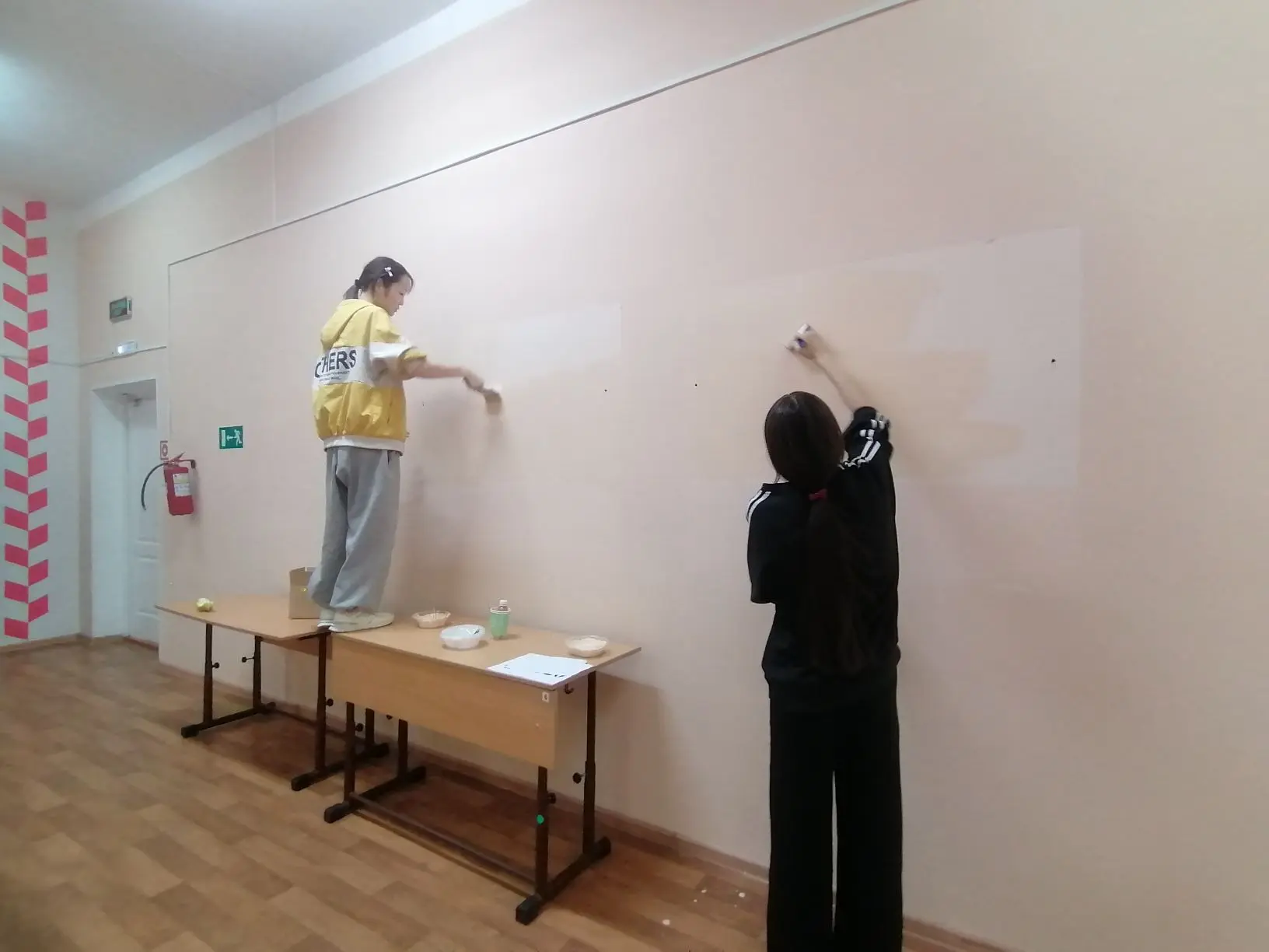 ✨ Для наших ребят каникулы начались с важной и ответственней работы.
С 1 июня в школе начала свою ра