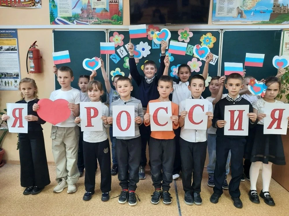 🇷🇺В преддверии Дня России🇷🇺

🎨Наши юные патриоты уже вовсю готовятся к самому главному праздник