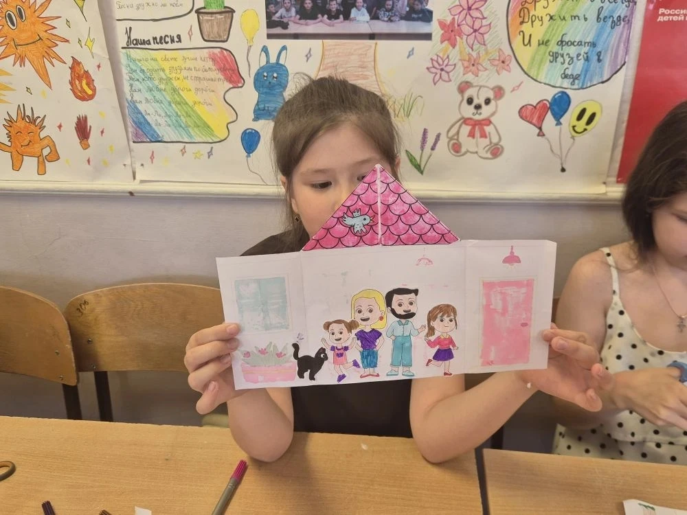День семьи в пришкольном лагере «Непоседы»! 👨‍👩‍👧‍

Мы поговорили о том, что такое семья и почему