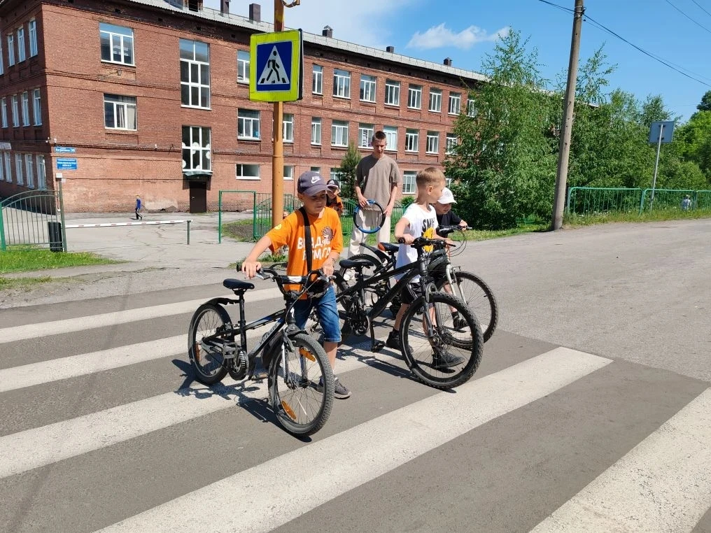 🚦В ШЛДП "Орлята России" прошли практические занятия, посвящённые правилам дорожного движения (ПДД) 