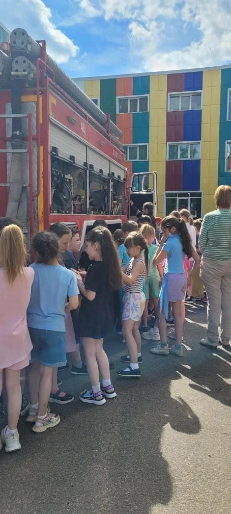 🔥 ТРЕВОГА В «УЛЫБКЕ»: БЕЗОПАСНОСТЬ – НА ПЕРВОМ МЕСТЕ!

Сегодня в лагере дневного пребывания «Улыбка