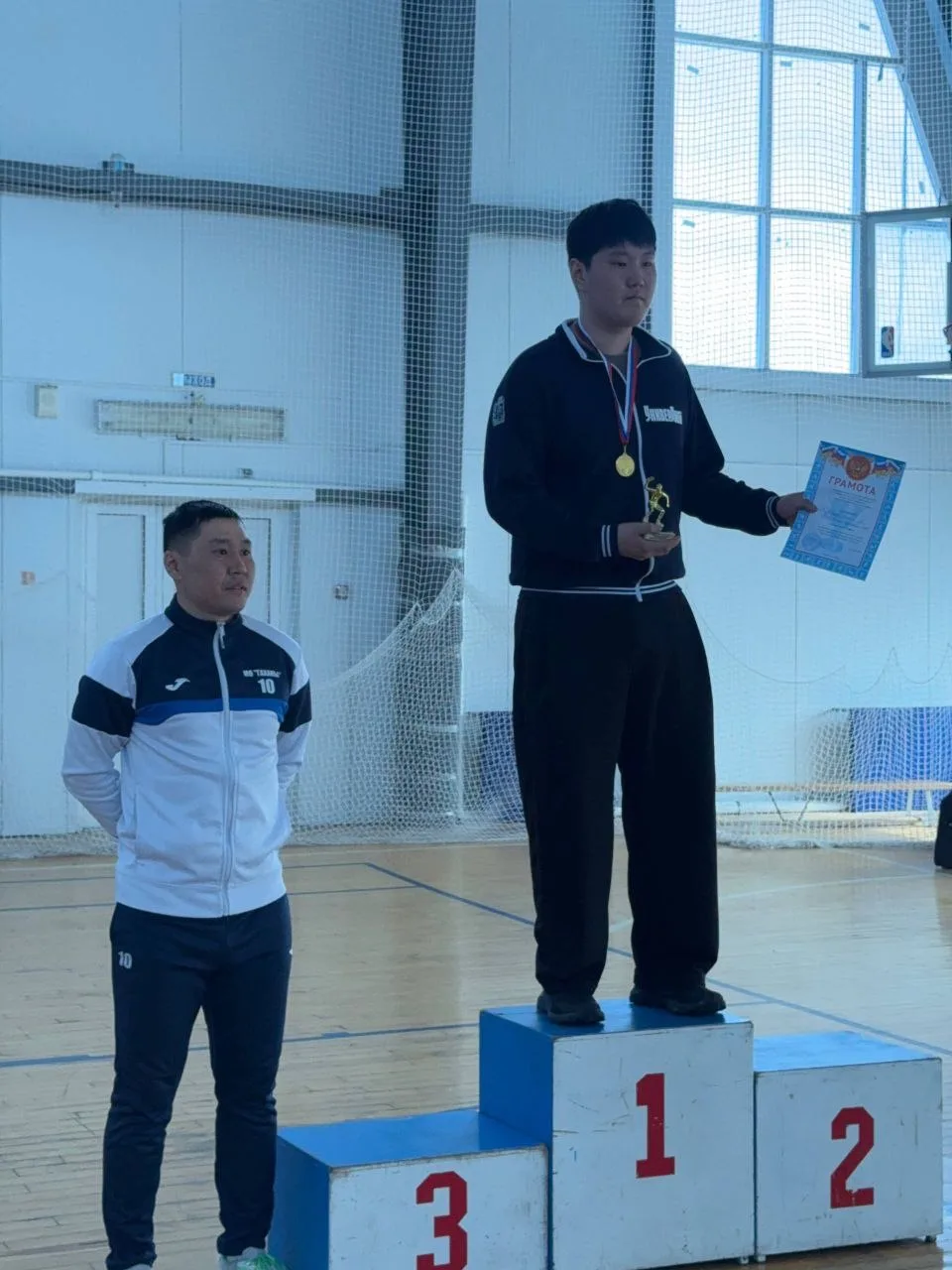 Итоги турнира по настольному теннису🏓
1 ракетка юноши
🥇Алексей Боноев (Хатар-Хадай)
🥈Сабир Камало