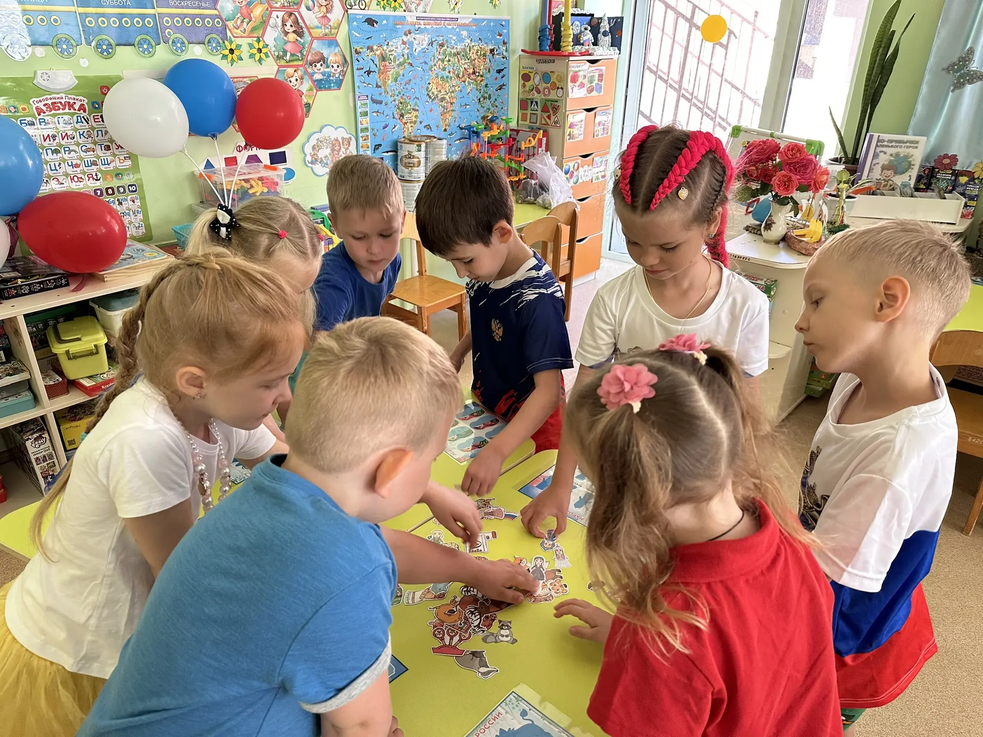 🌟 Дорогие друзья! 🌟

В преддверии празднования великого Дня России в нашей старшей группе прошла у