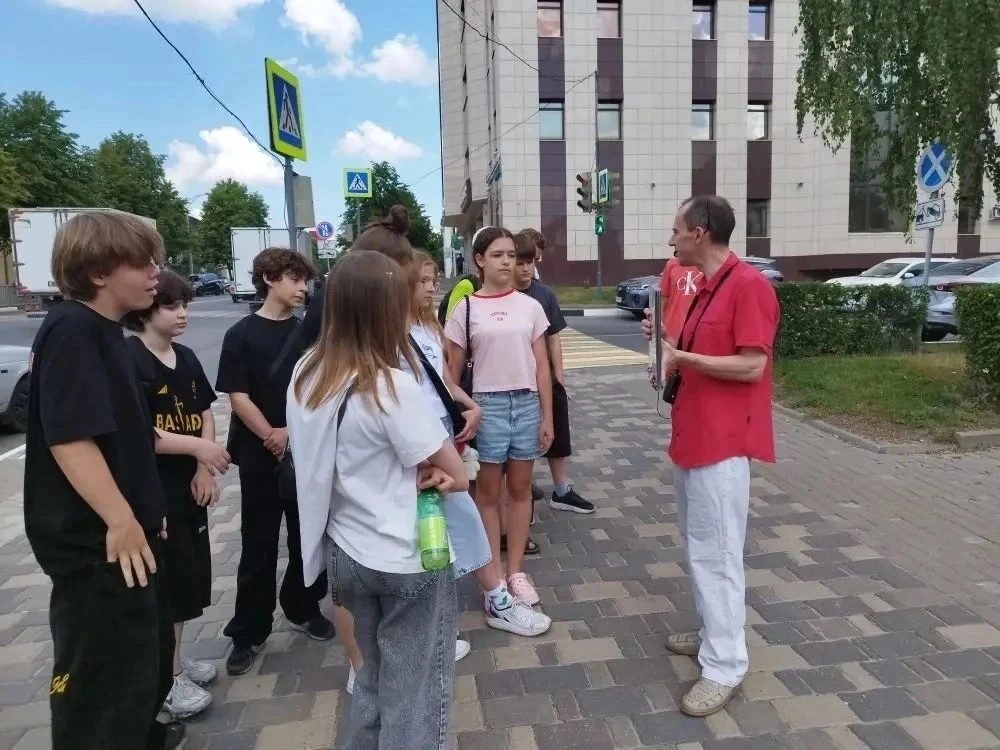 Путешествие в историю нашего города! 🇷🇺

В преддверии Дня России отряды нашего летнего лагеря отпр