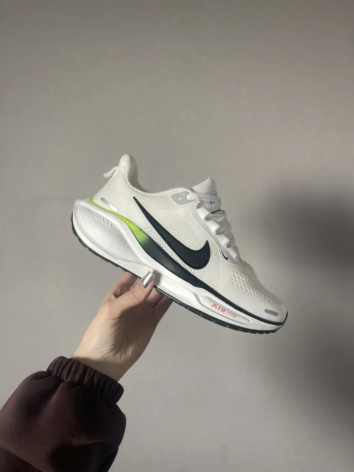 Кроссовки женские «NIKE»🔥
.
Размер: 36-41
.
Цена: 3.299₽

Магазин URBAN ждёт тебя каждый день с 11: