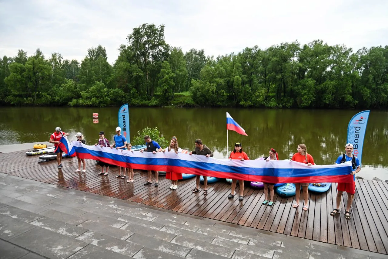 Не, ну какие они крутые! 😎

В Новосибирске 12 июня прошёл патриотический сап-парад, посвящённый Дню
