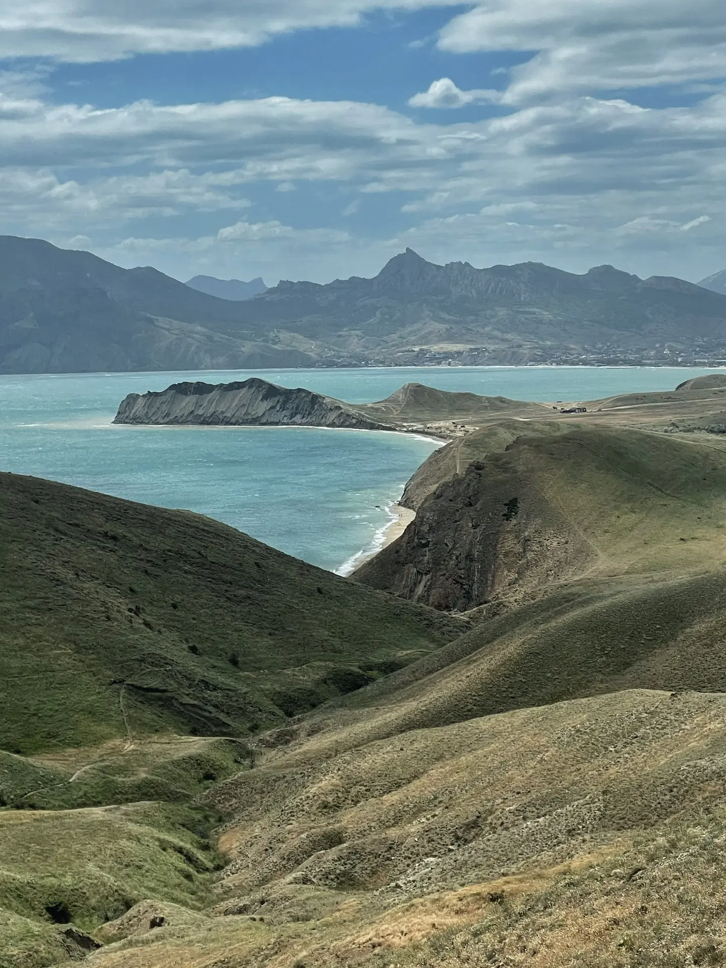25 апреля (суббота) 
⛰️ Джан-Кутаран (Орджоникидзе → Коктебель)

Идем в поход по холмам Орджоникидзе