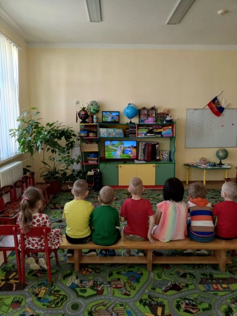 Детский месячник "Уступи дорогу поездам!"
1. Демонстрация роликов по безопасности поведения на желез
