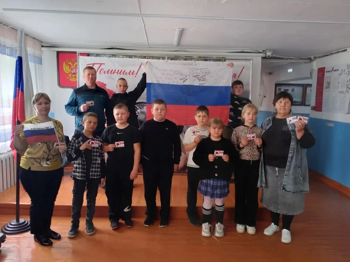 19 мая нашу школу посетили волонтёры "Клуба добрых дел" . Учащиеся, учителя и родители присоединилис