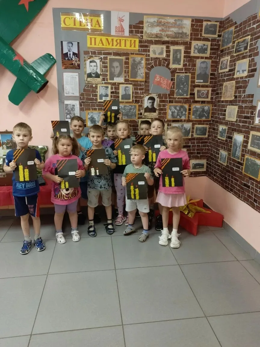 В подготовительной группе прошло занятие  посвящённое Дню памяти и скорби на тему: "Тихий свет свечи