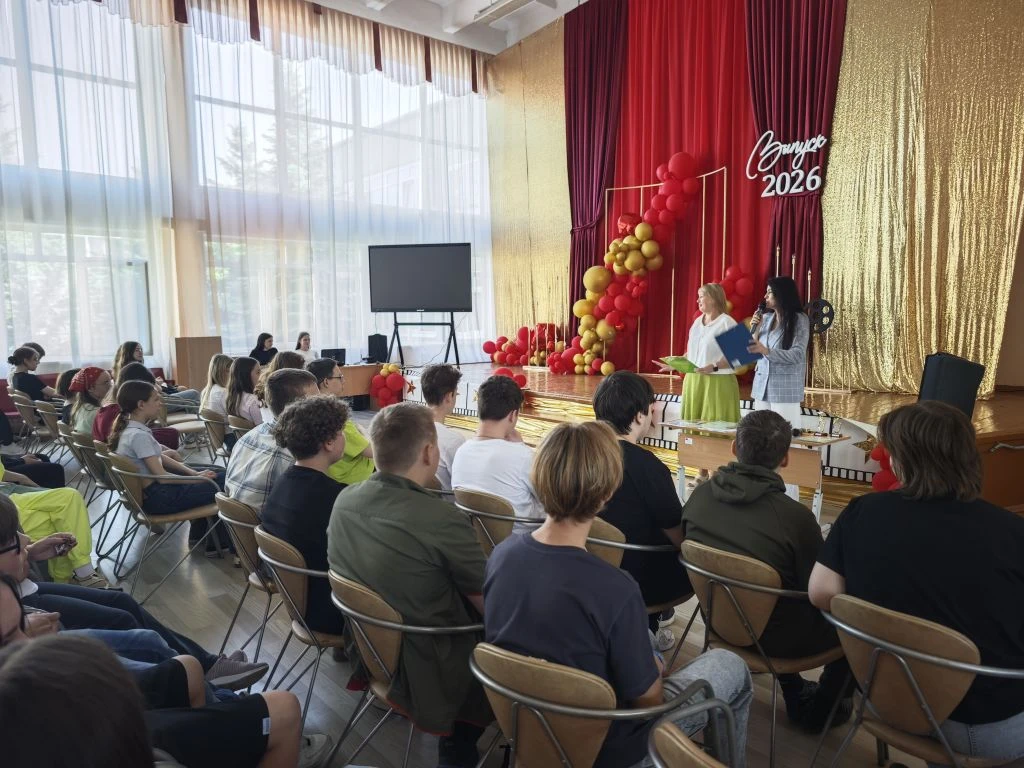 Традиционная школьная линейка: чествуем лучших! 🎉

Сегодня прошла традиционная школьная линейка, на