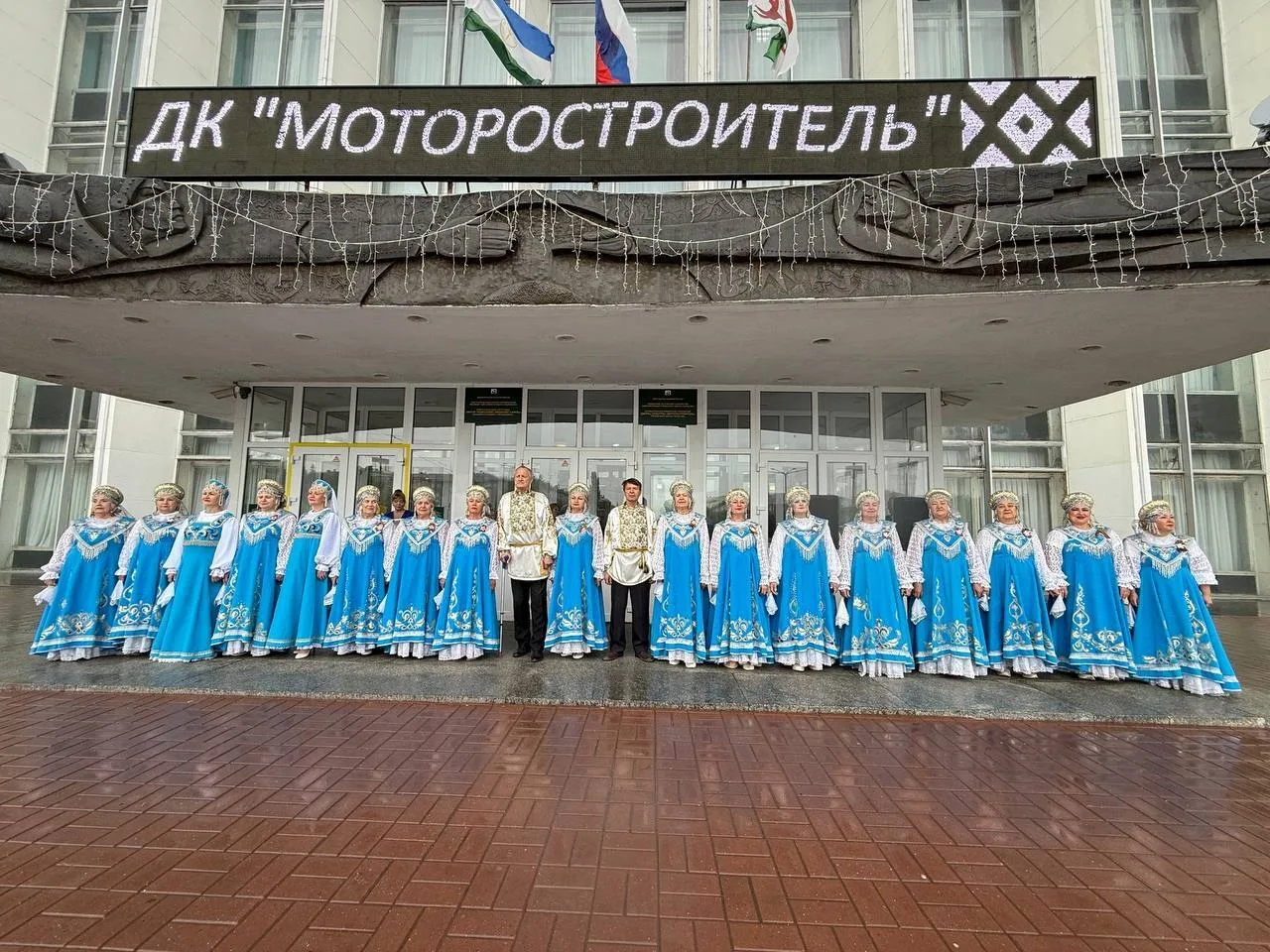 🎼 4 июня, площадь перед Дворцом культуры «Моторостроитель» превратилась в большую концертную площад