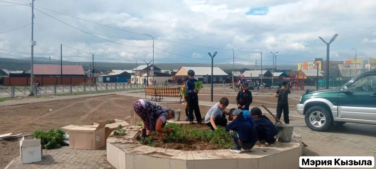 🌿 Провели озеленение площади «Артек» на Левобережных дачных обществах

Территориальное управление м