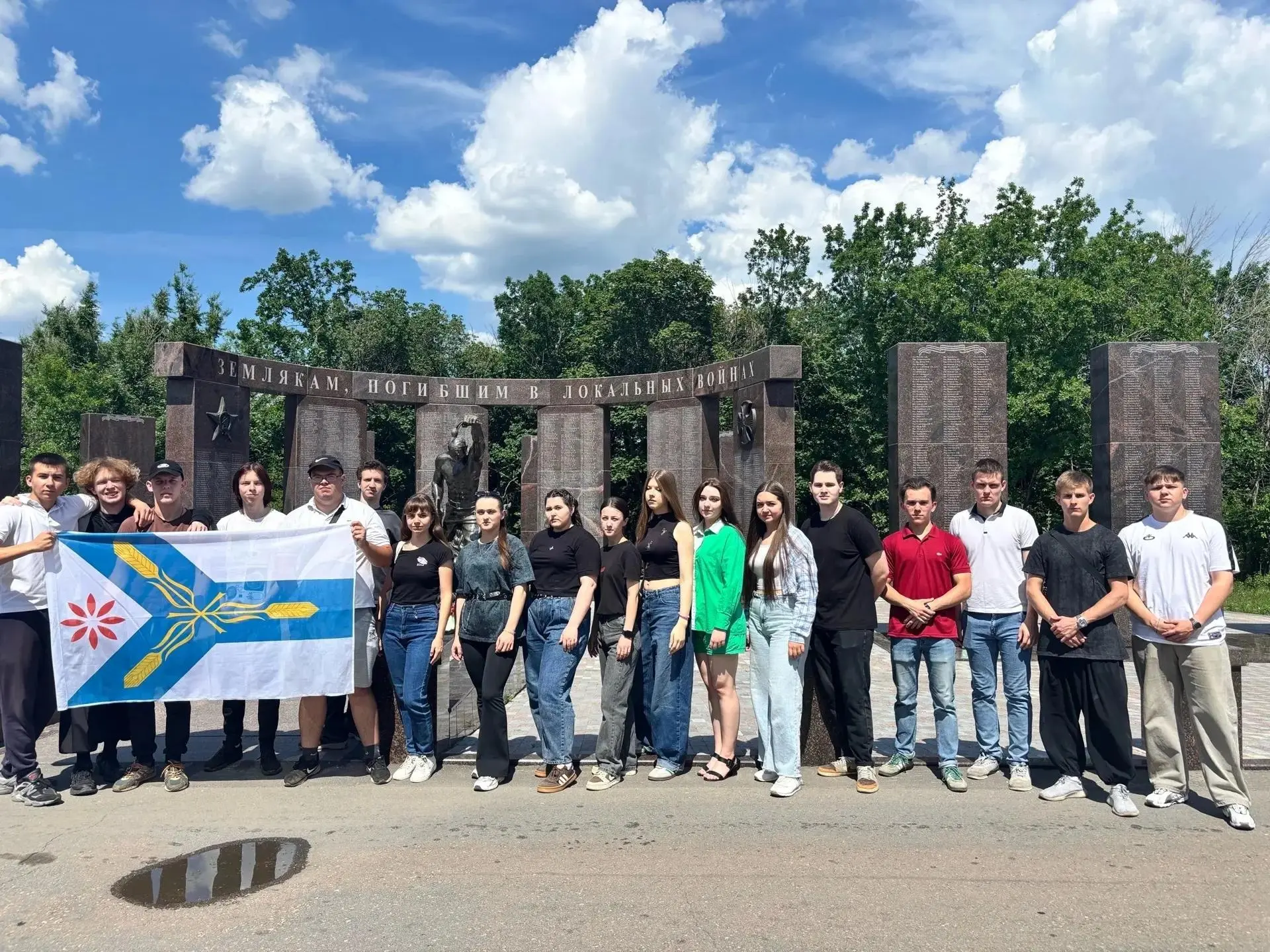 🇷🇺 Активисты Вавиловского университета – участники патриотической акции ко Дню России

🗓 11 июня 