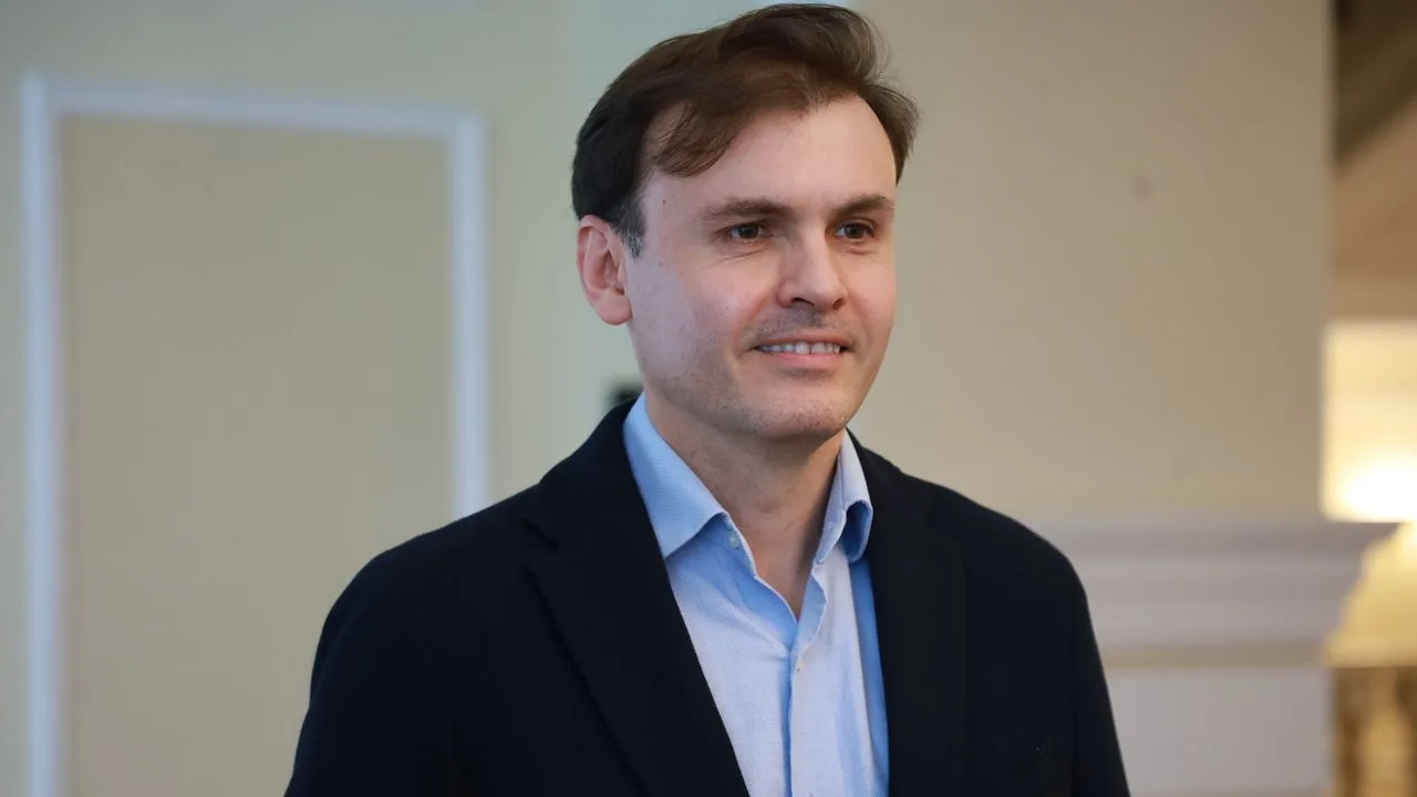 Культура голоса
 
На сцене Государственной филармонии Алтайского края выступил известный артист Дмит