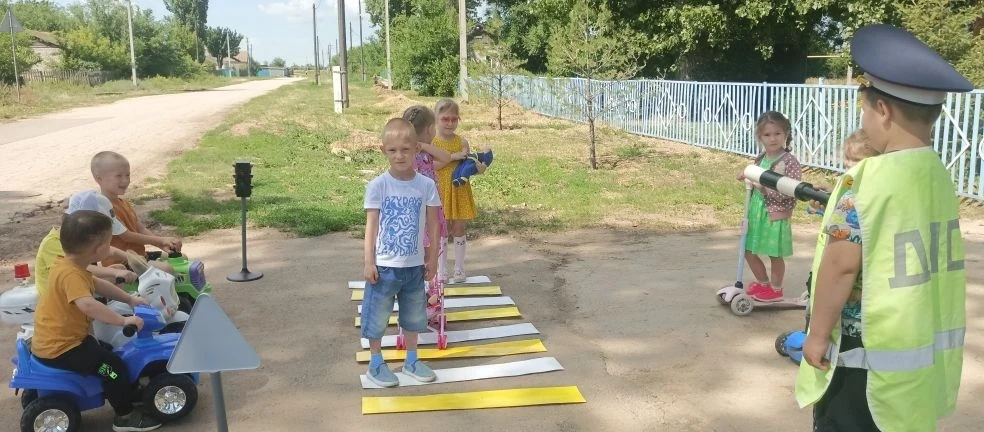 10.06.2026г в МБДОУ ДС N 11 с. Луговское, прошло тематическое занятие по правилам дорожного движения