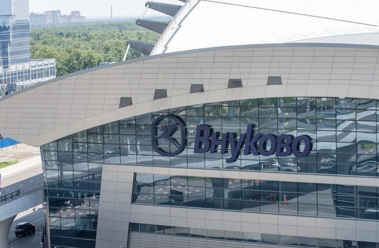 💸 Внуково планирует приобрести 25% акций Домодедово за 16,5 миллиардов рублей, сообщает РБК.

До эт