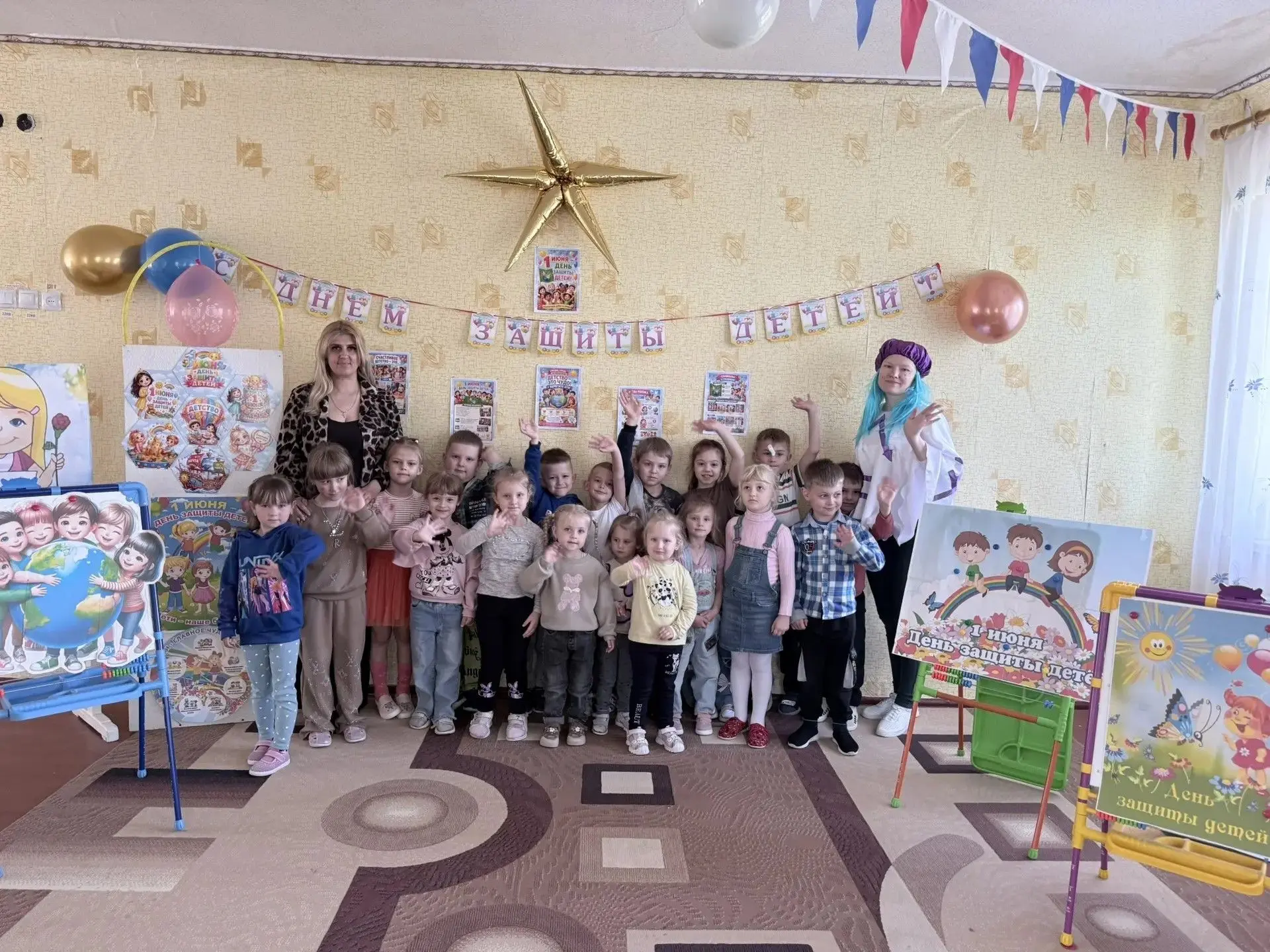 Коллектив детского сада от всего сердца поздравляет  с Международным днём защиты детей!
Пусть наши д