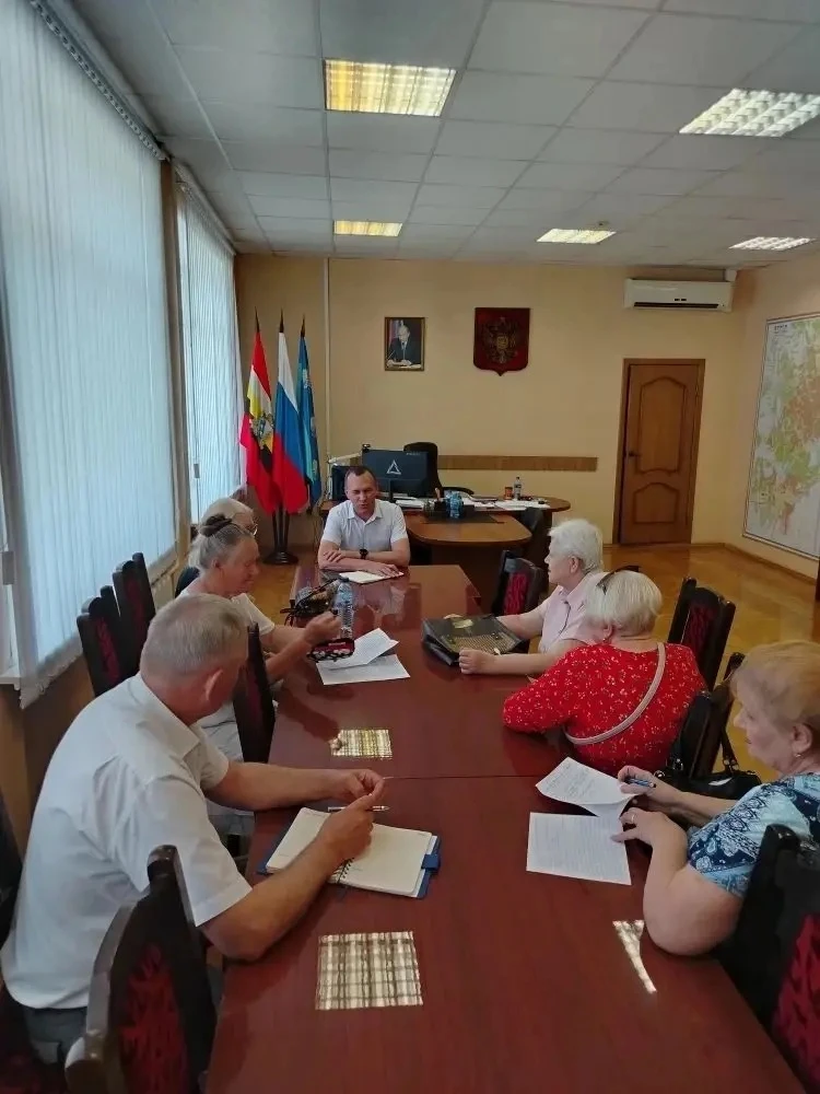 👥Глава администрации Железнодорожного округа Игорь Колышев провел прием граждан по личным вопросам.