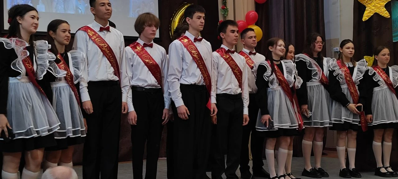«Ты навсегда в ответе за тех, кого приручил...» 🌟

Сегодня для наших 11-классников прозвенел послед