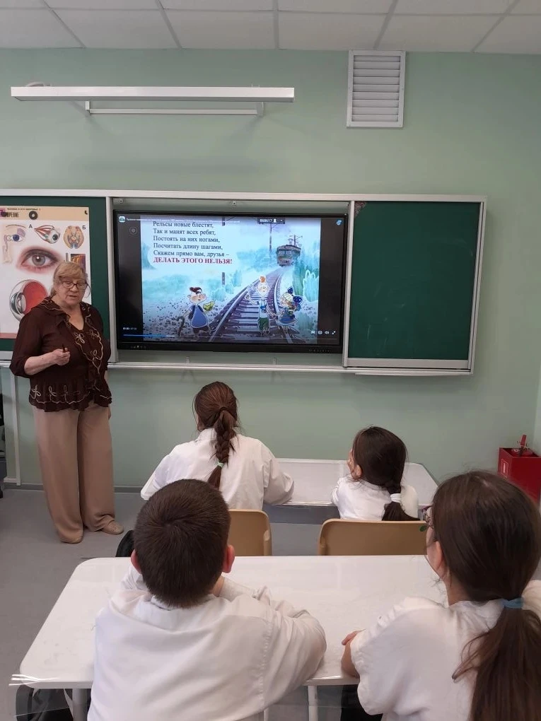 Безопасное лето: в школе-интернате № 41 прошла профилактическая акция «Уступи дорогу поездам!»
     