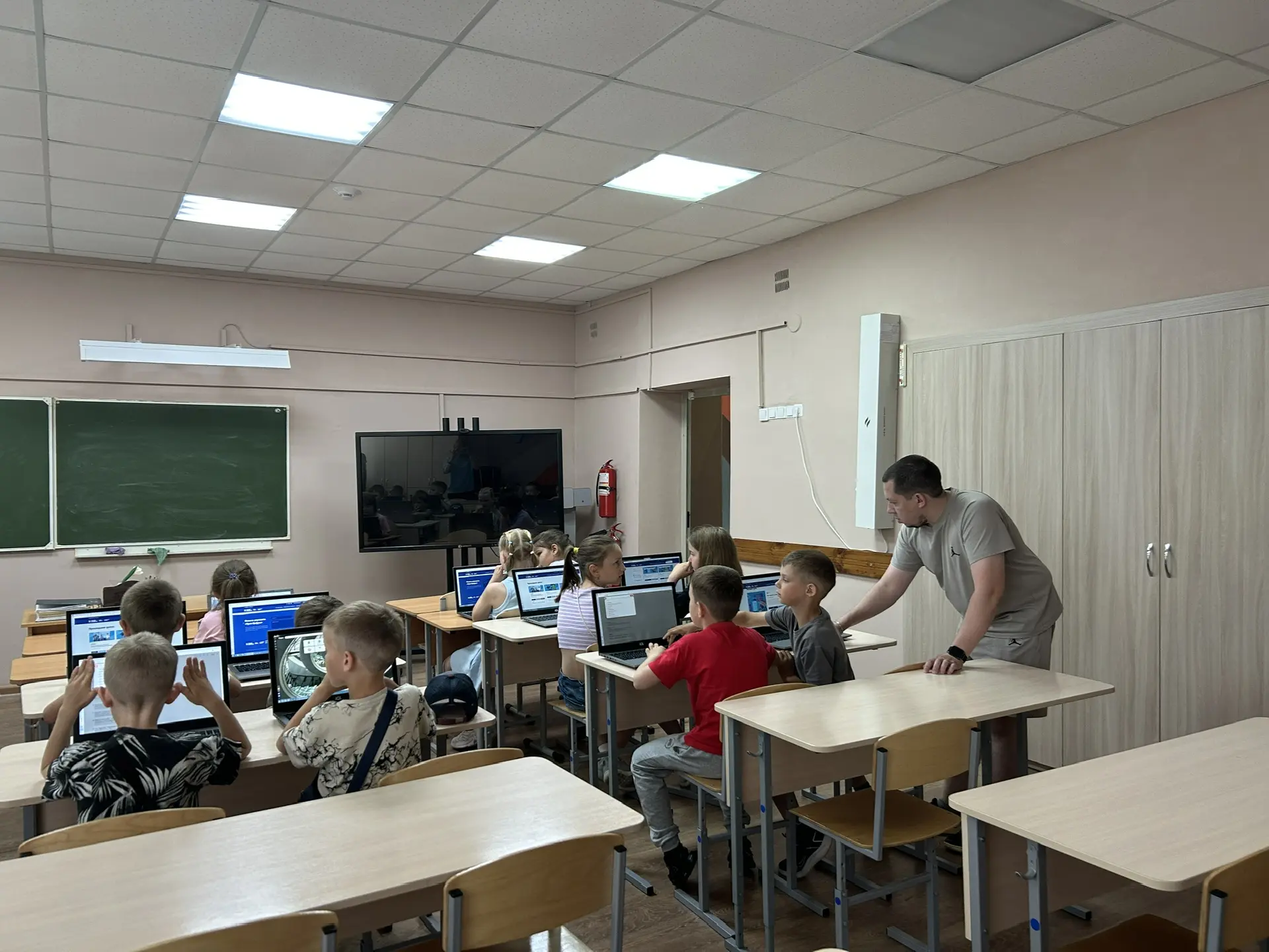 🎉 Волшебство своими руками: в нашем пришкольном лагере прошло занятие кружка «Школа мультипликации»