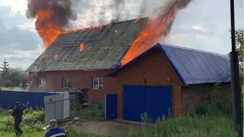 ⚡️В жилой дом в Уфе попала молния 

Дождливый праздничный день в столице Башкирии закончился бедой д