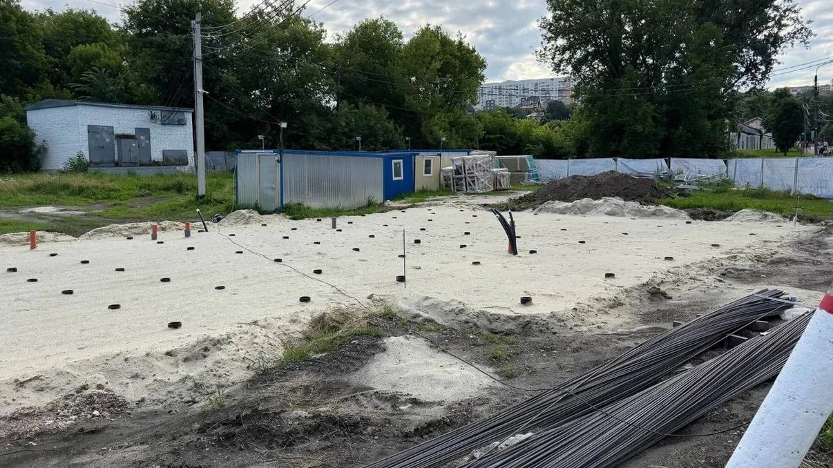 В Курске стартовало строительство Бегового центра ВФЛА.

Подготовительные работы на площадке уже зав