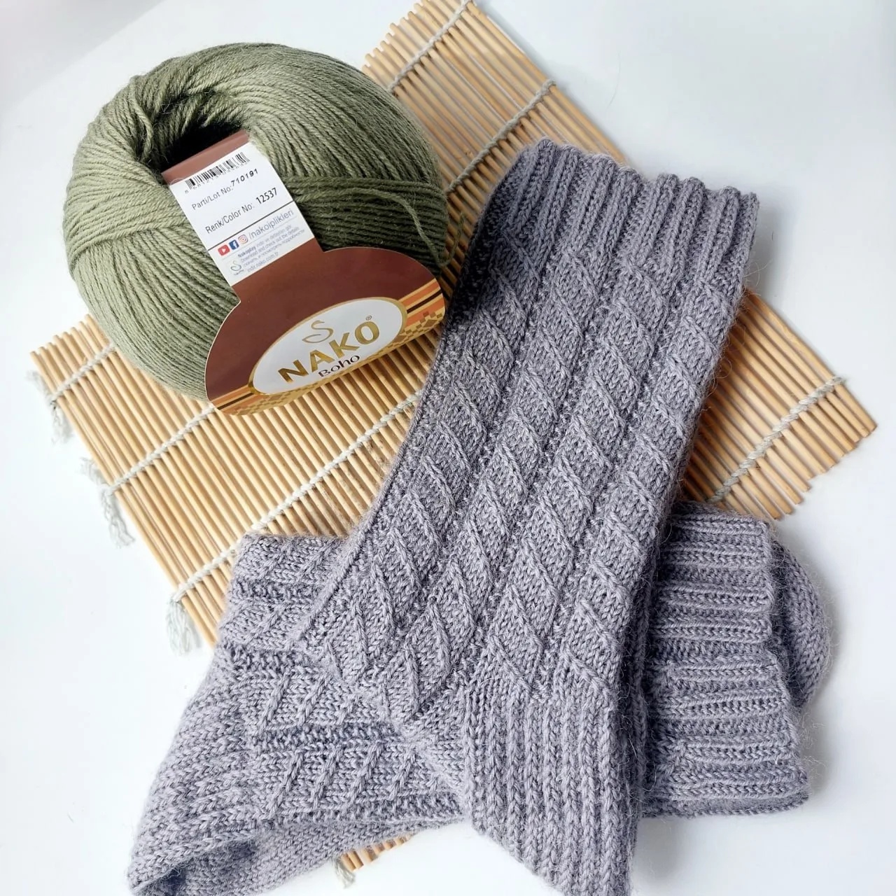 🧶 Простой узор для носочков

Подойдет как для женских, так и для мужских моделей

❇️ Сохраняйте в к