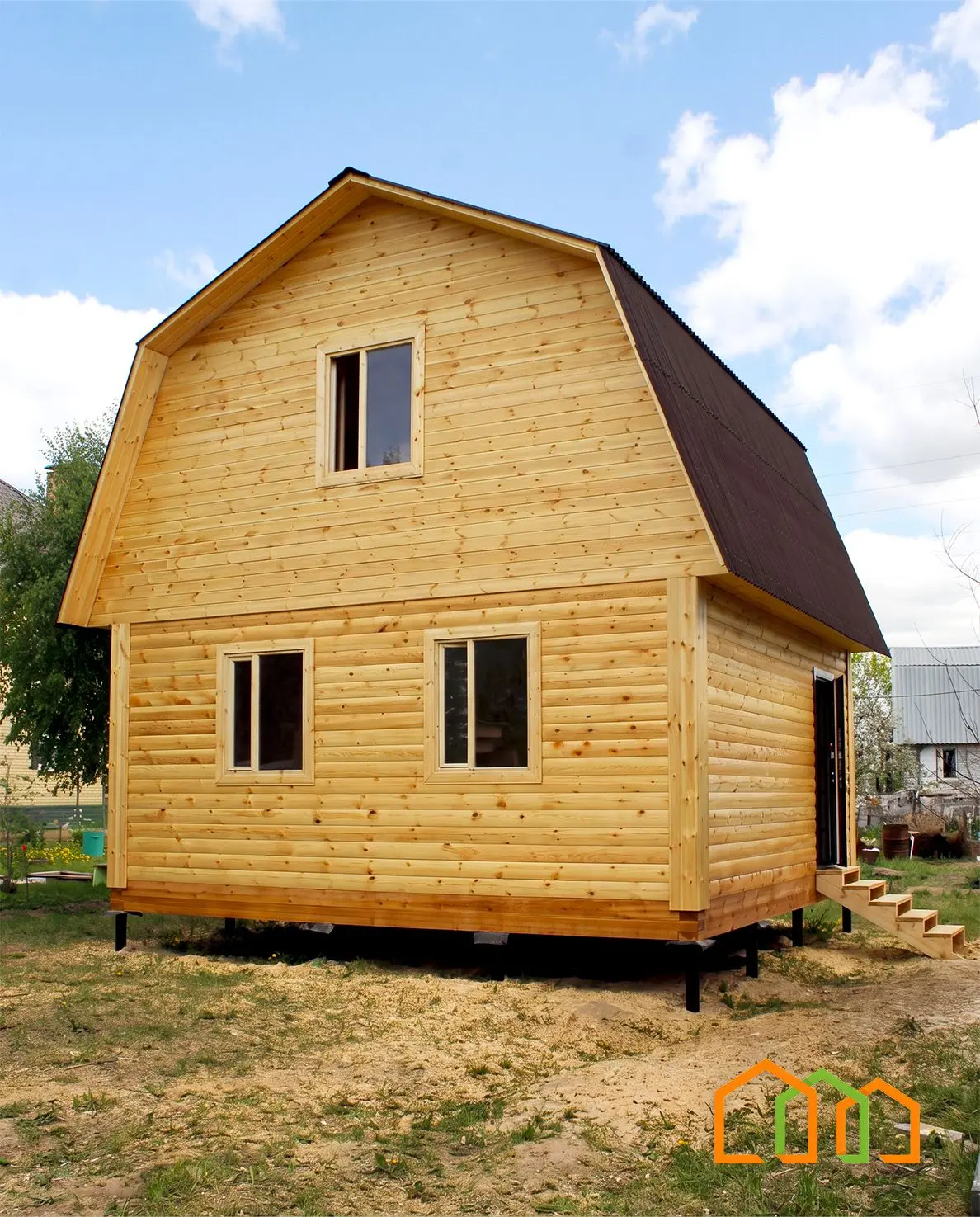 Дом, который радует с первого взгляда 🏡
✨ Аккуратный брусовый дом с мансардой 6х6 м — компактный, т