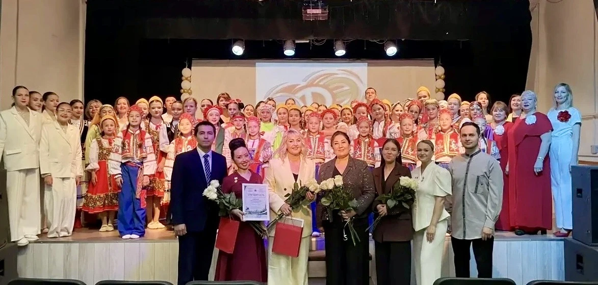 🎉 «Объятие Уфы»: когда творчество объединяет! 🎉

6 июня в Доме культуры «Ядкарь» прошла творческая