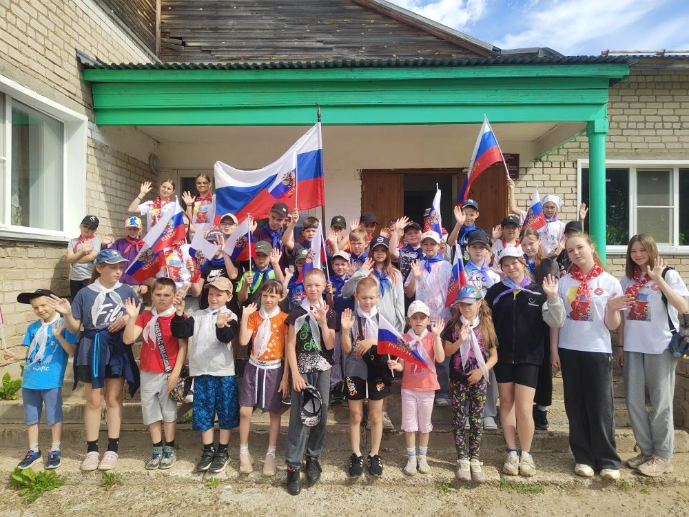 🌈🌈🌈🌈🌈

11 июня отметили в лагере День России.

Гордимся любимой страной!

🌈 Провели интерактив