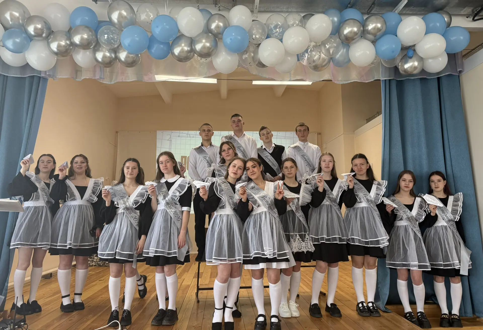 В стенах родной школы с особой теплотой и волнением отгремел последний звонок для выпускников 9 «А» 