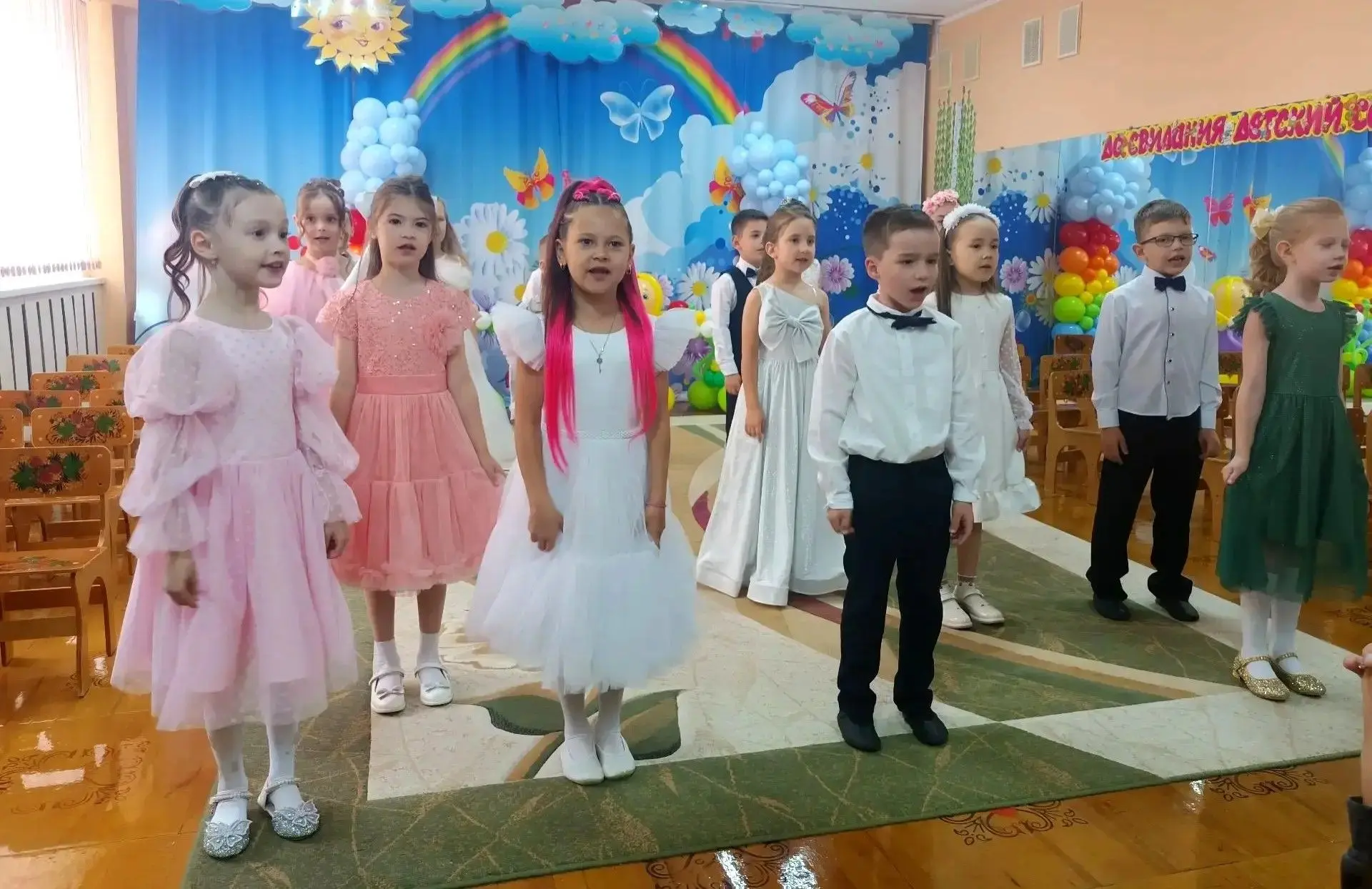 🎓Выпускной — особенный, волнующий и радостный день, символизирующий прощание с детским садом и нача