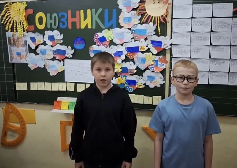 🌞 День в нашем лагере — подготовка к Дню России!  

1️⃣ 💪 — Зарядка для бодрого начала дня!  
2️⃣ 