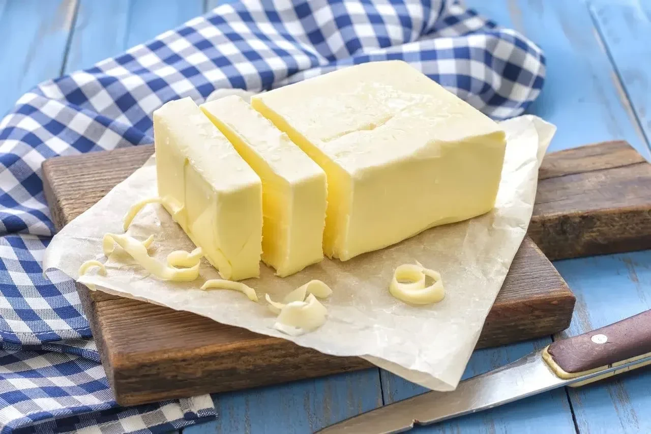 Почему не стоит отказываться от сливочного масла? 

1. Продукт содержит целый букет витаминов — А, B