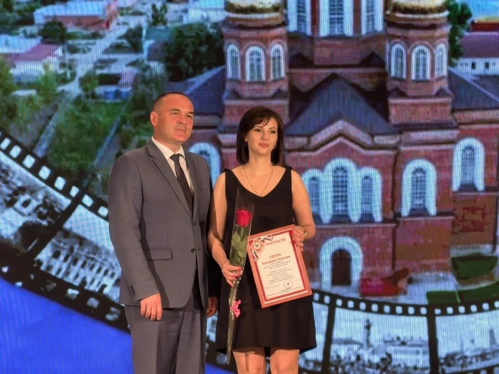 ИТОГИ ГОДА: моменты, которые останутся с нами надолго️🎓
Когда оглядываешься назад, понимаешь: год б