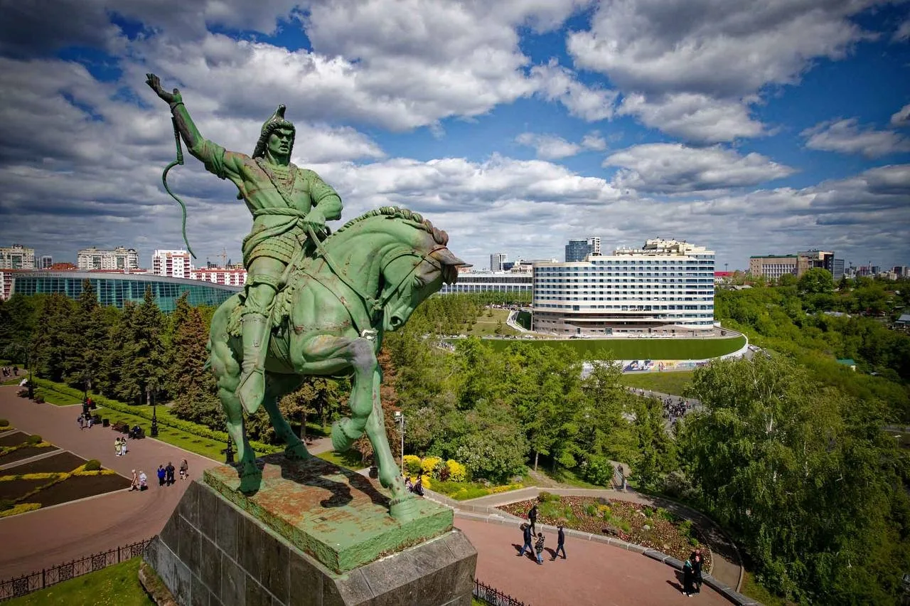 🇷🇺 🇷🇺 С Днём России, Днём города Уфы и Днём Салавата Юлаева!

Дорогие подписчики, поздравляем ва