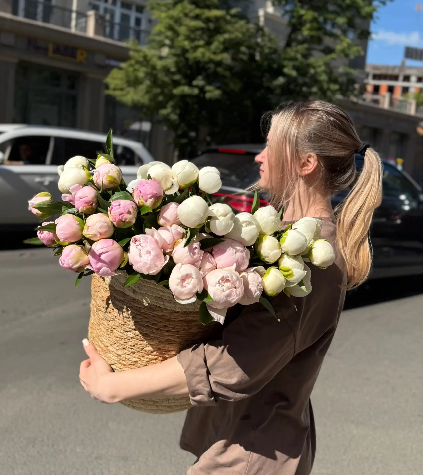 Пионовая магия в самом разгаре! 😍

Стоимость : 290₽ - 330₽ за шт‼️‼️

Если ты ждала знак, чтобы пор
