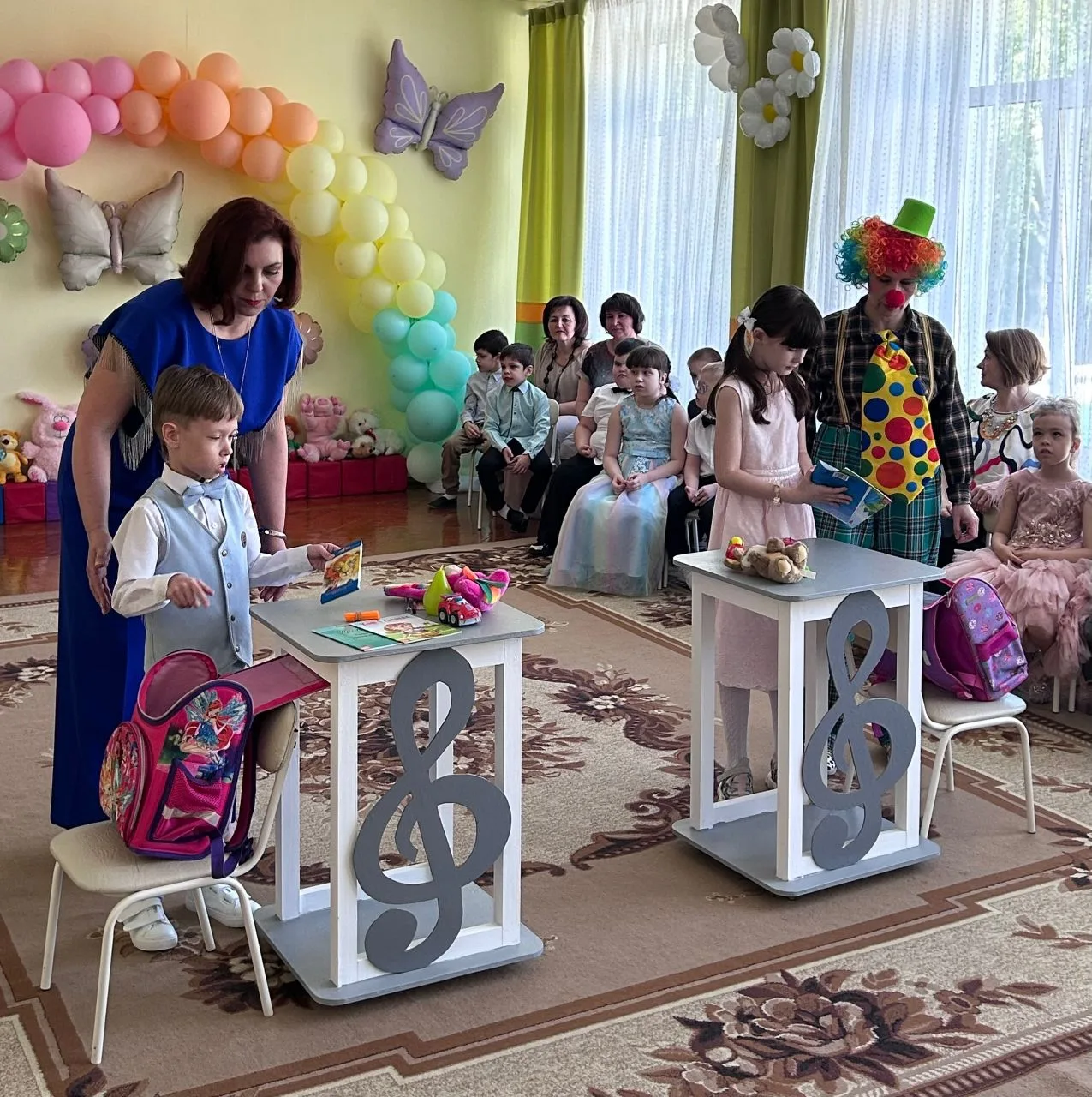Сегодня в нашем детском саду состоялся долгожданный выпускной! Наши маленькие выпускники сделали пер