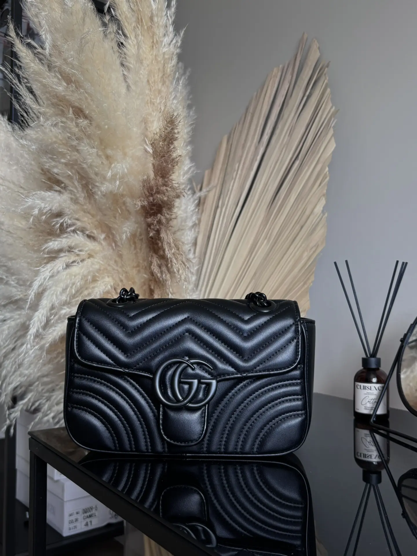 сумка GUCCI

размер: 23*15
фурнитура: черная матовая 
материал: натуральная кожа 

внутри одно отдел