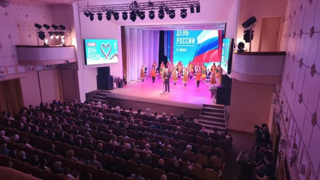 🥳В Центре культуры состоялось главное мероприятие, приуроченное ко Дню России

Ветераны, общественн